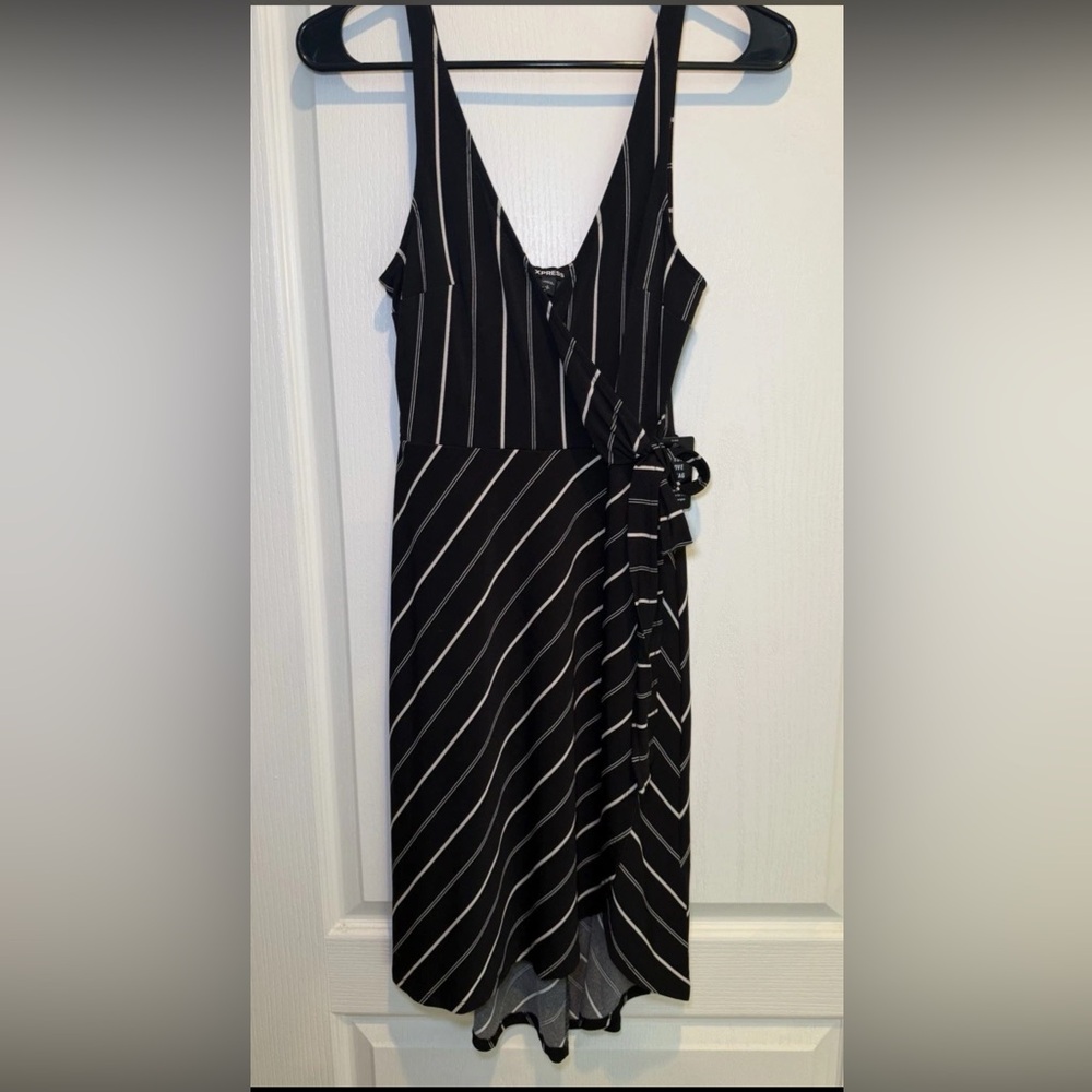 Women’s Express Black White Striped Wrap sleeveless Dress Small S NWT